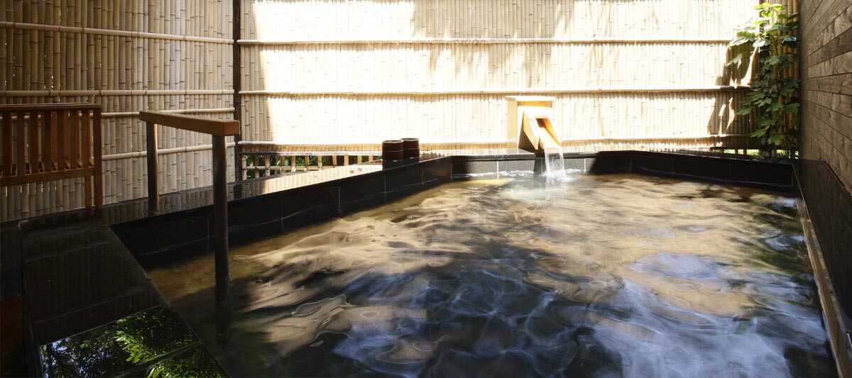 Blessed by the natural sounds of the Hatsukawa River,the scent of the ocean, and abundant hot springs.